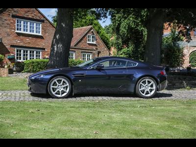 Aston Martin+Vantage